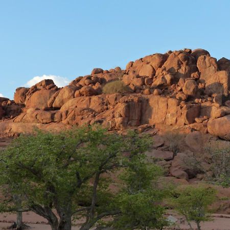 Ozohere Campsite And Himba Village Uis Eksteriør billede