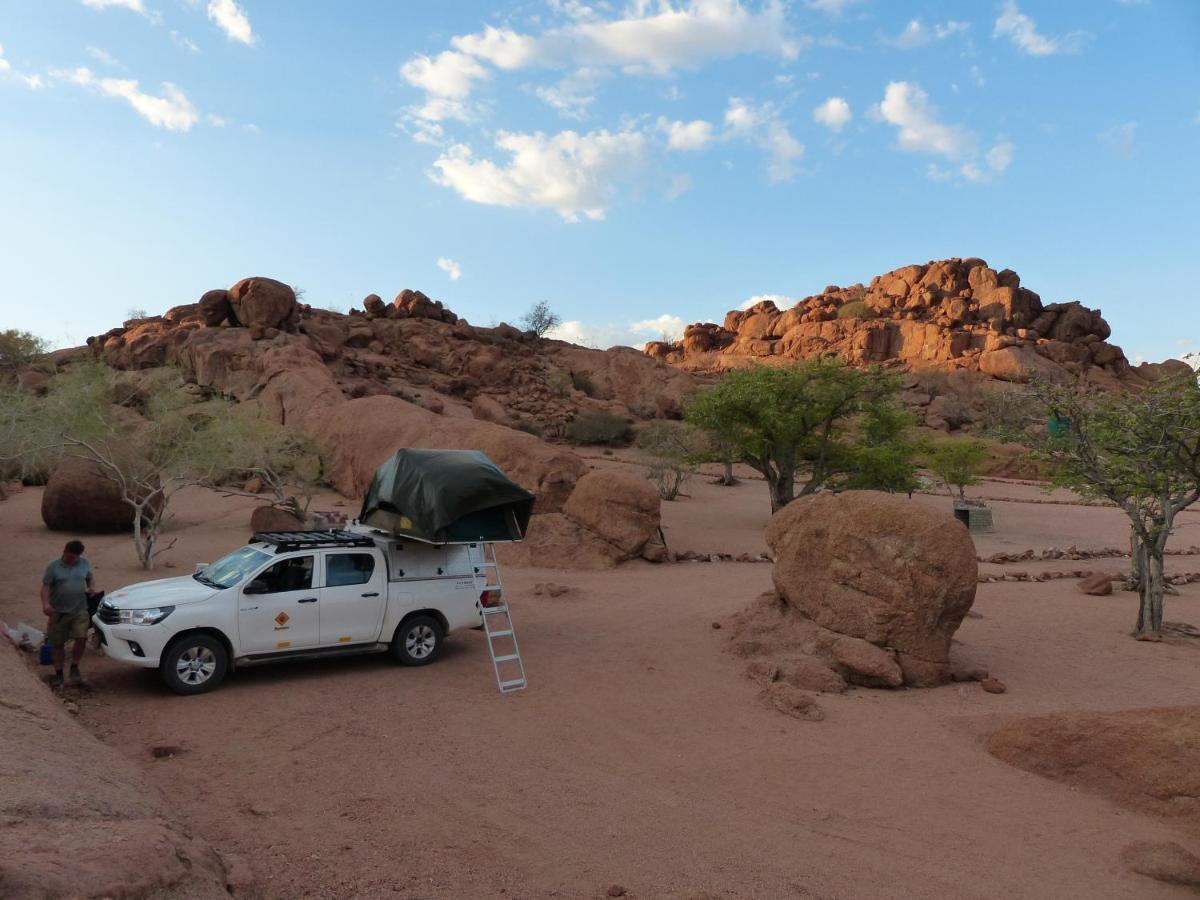 Ozohere Campsite And Himba Village Uis Eksteriør billede