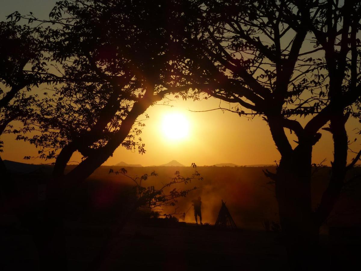 Ozohere Campsite And Himba Village Uis Eksteriør billede