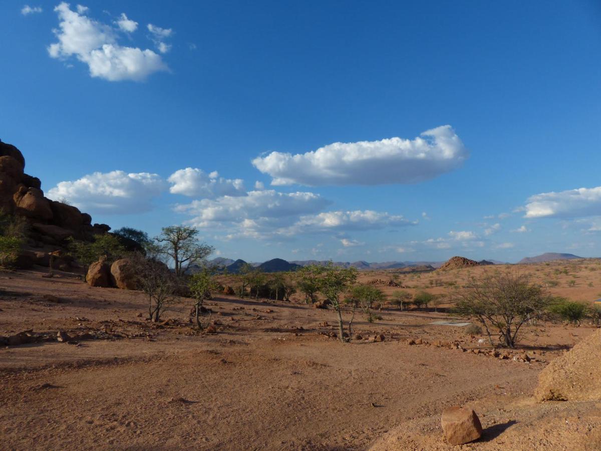 Ozohere Campsite And Himba Village Uis Eksteriør billede