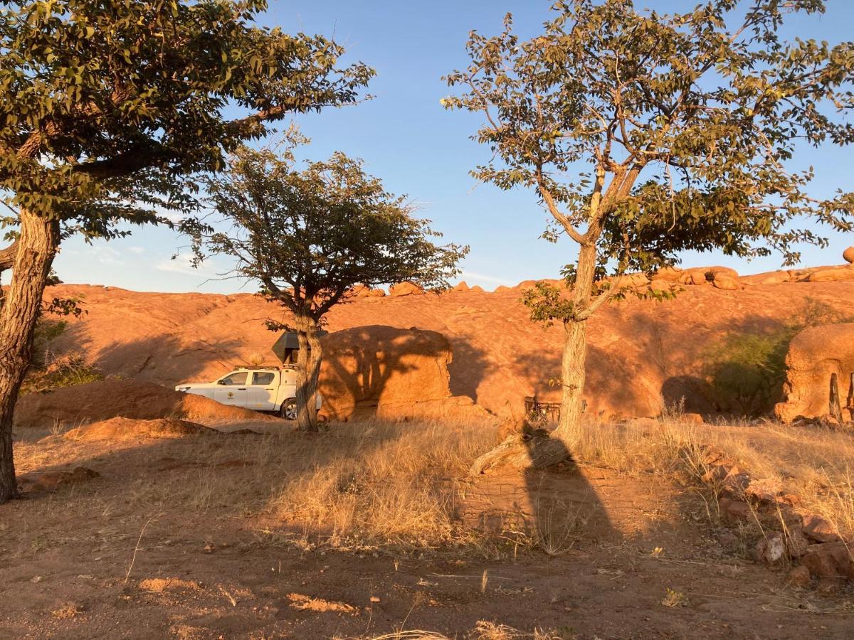 Ozohere Campsite And Himba Village Uis Eksteriør billede