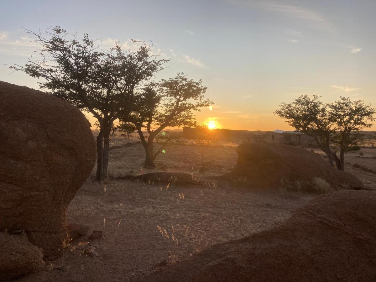 Ozohere Campsite And Himba Village Uis Eksteriør billede