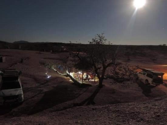 Ozohere Campsite And Himba Village Uis Eksteriør billede