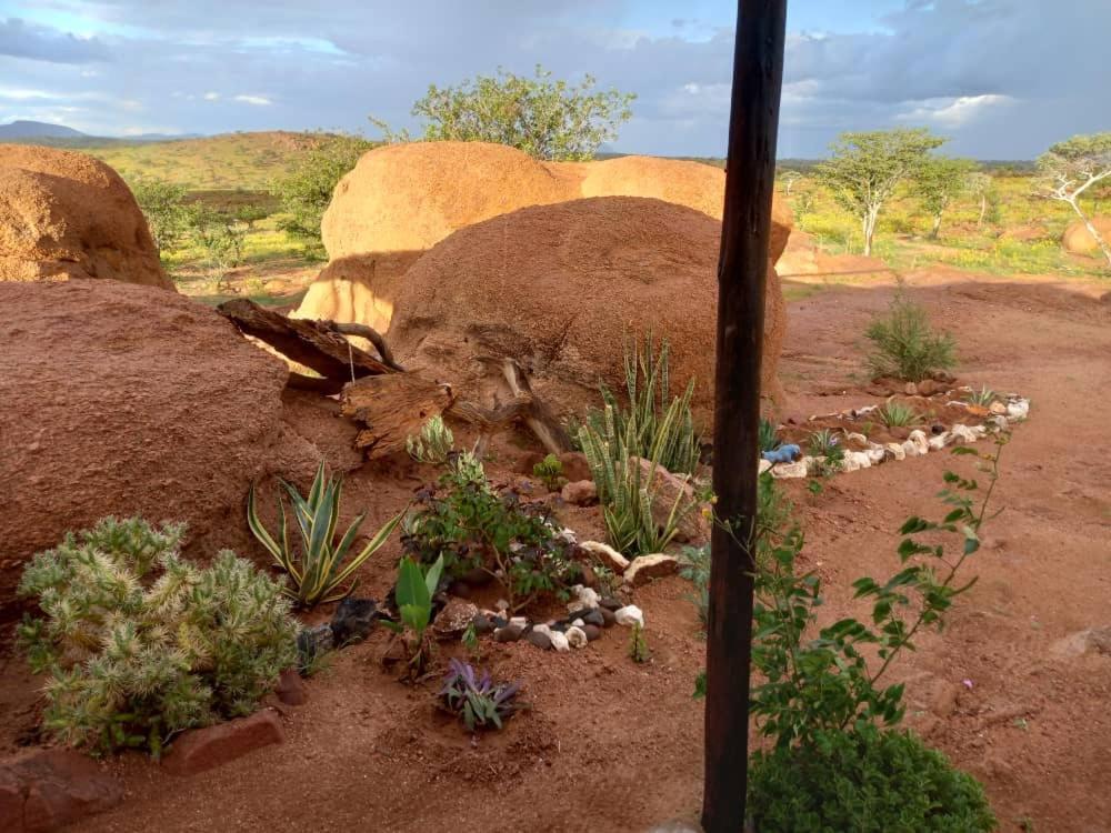 Ozohere Campsite And Himba Village Uis Eksteriør billede