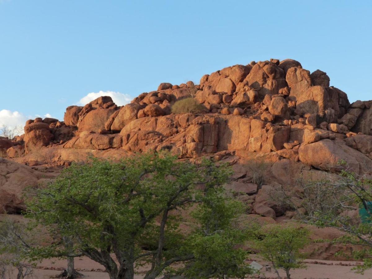 Ozohere Campsite And Himba Village Uis Eksteriør billede