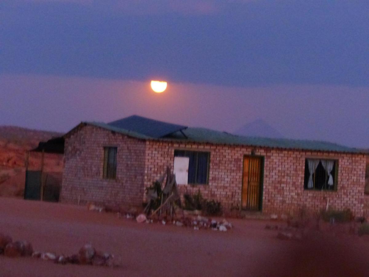 Ozohere Campsite And Himba Village Uis Eksteriør billede