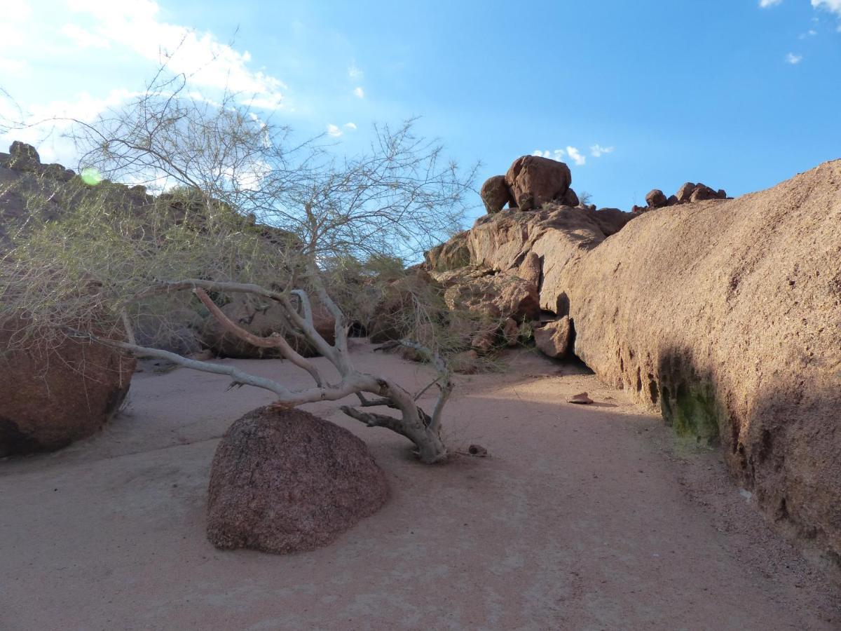 Ozohere Campsite And Himba Village Uis Eksteriør billede